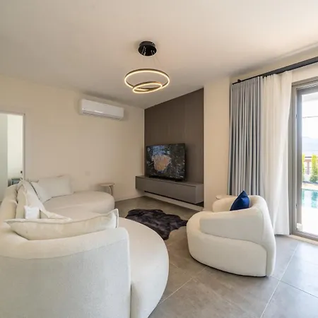 Maviie Mit Pool & Meerblick In Yalikavak Geris Bodrum